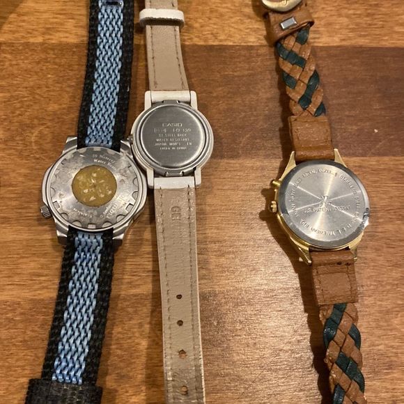 Bundle of 5 Vtg Watches Colombia Casio Sasson Guess Metropolitan - Picture 5 of 5